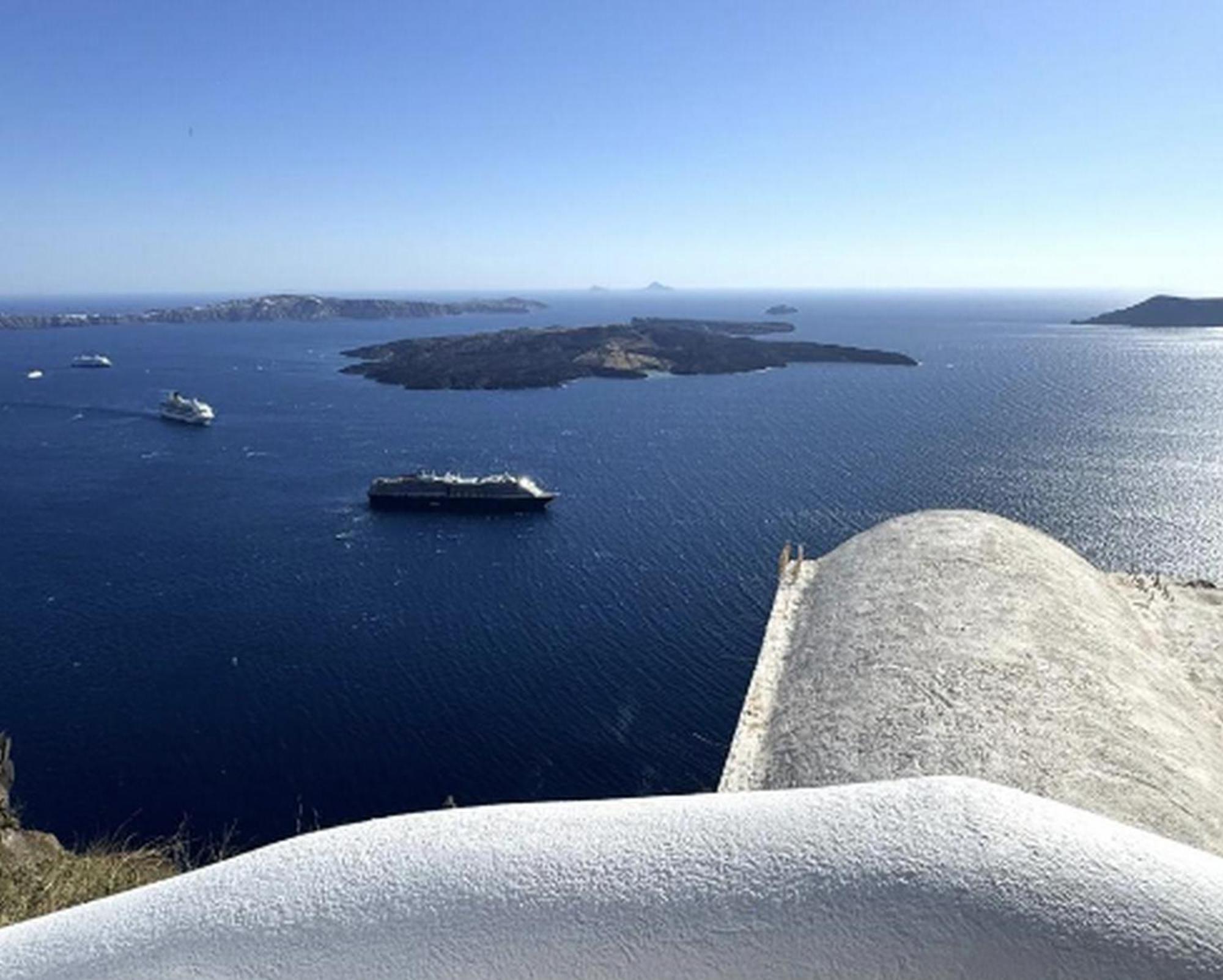 Premium Santorini | Campbell | 1 Bedroom | Spectacular Aegean Sea Views | Private Outdoor Hot Tub | Villa Imerovigli (Santorini)
